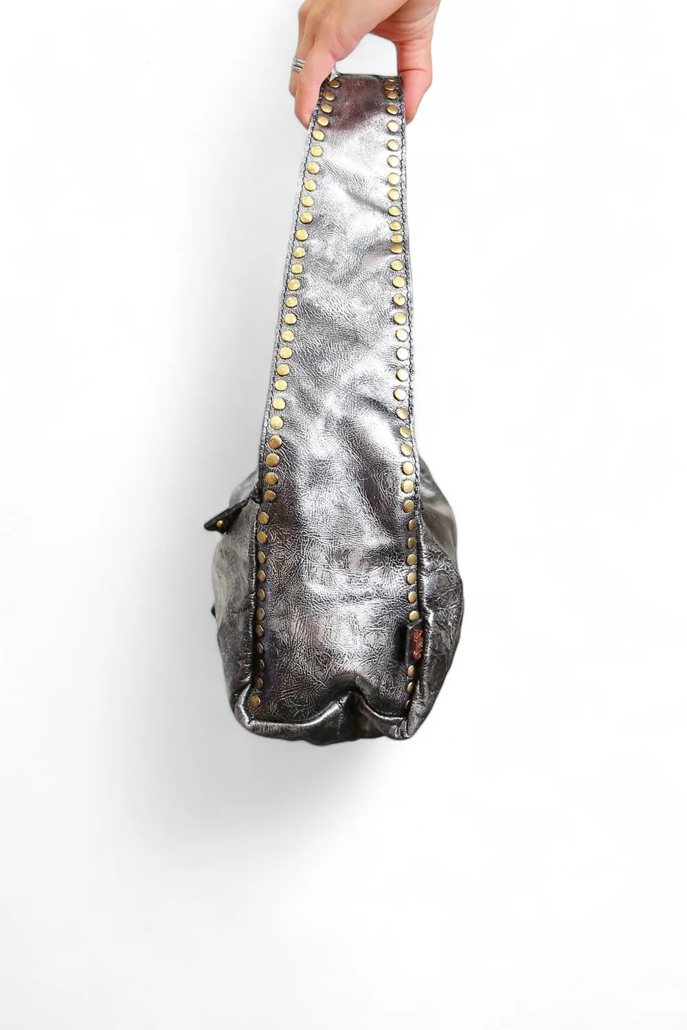 ART N' VINTAGE MEISHA LEATHER SLOUCH BAG METAL