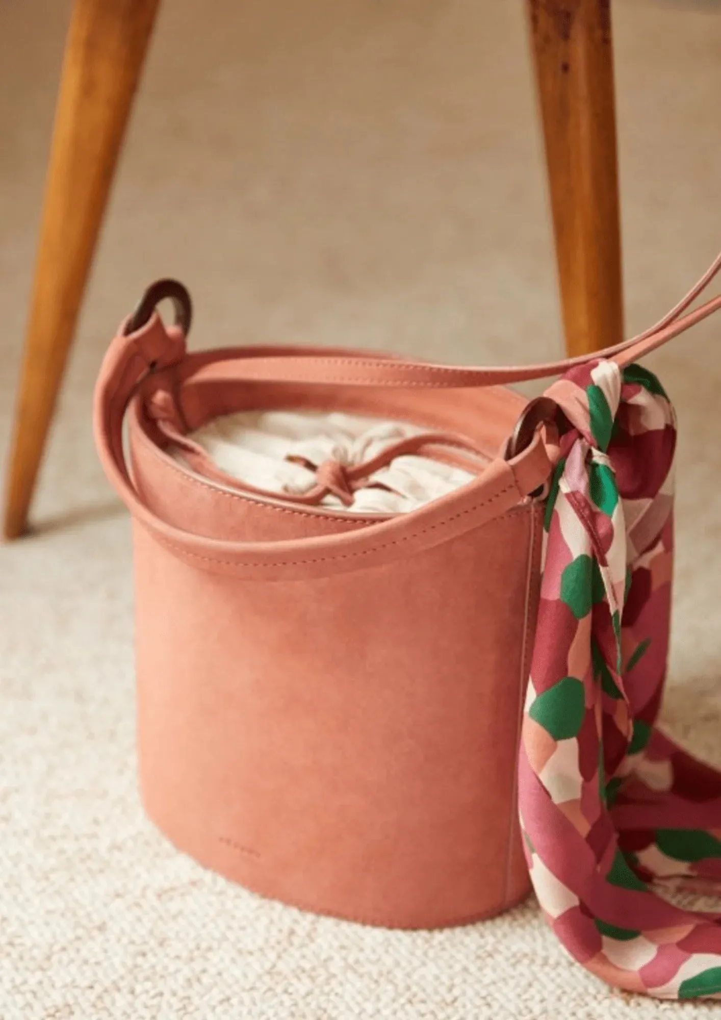 BLUSH BUCKET BAG