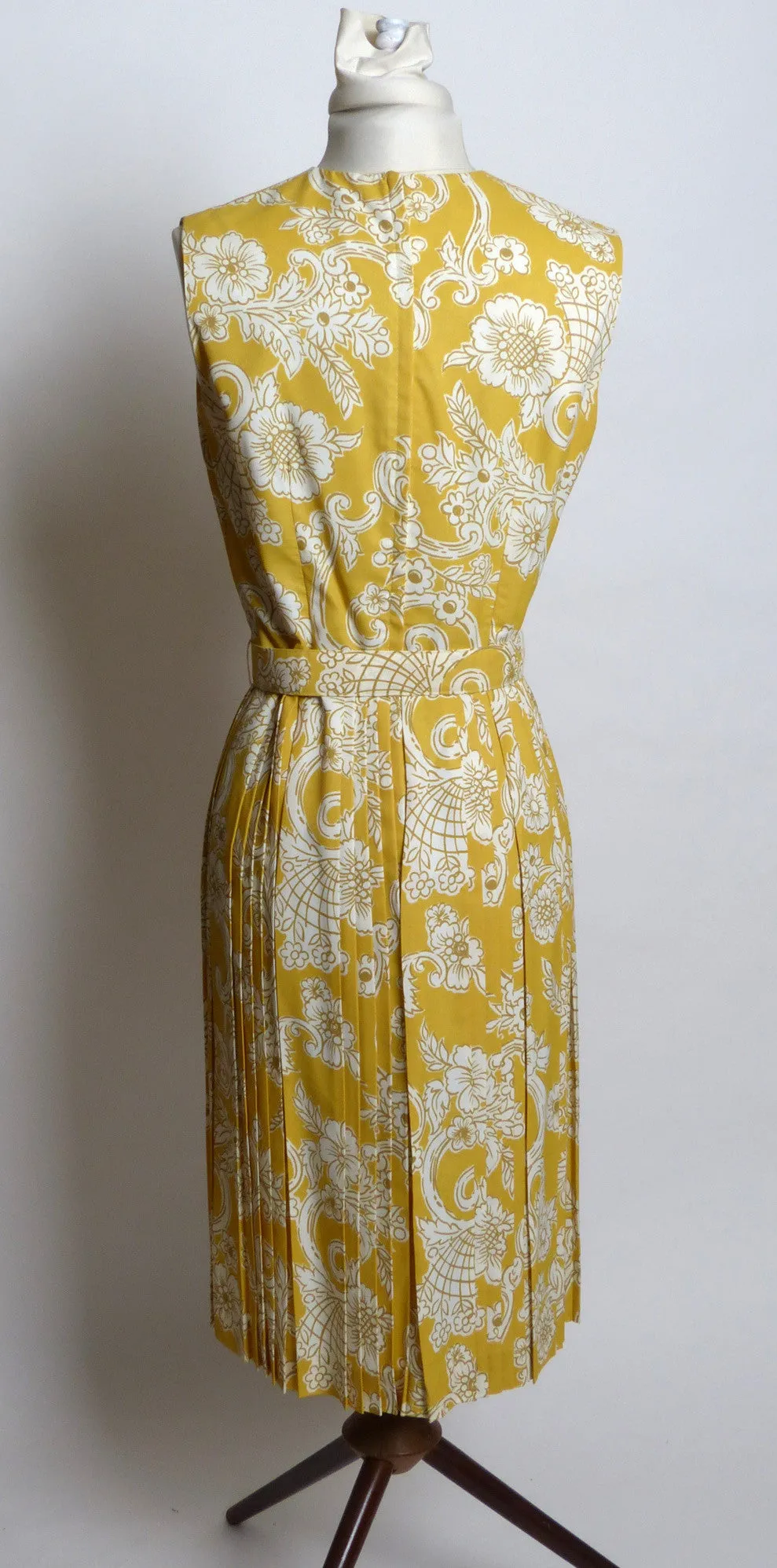 Circa 1950s Gold and Cream Paisley Rockabilly Dress