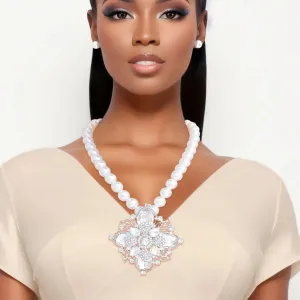 Get Noticed: Stunning Filigree Flower White Necklace Set