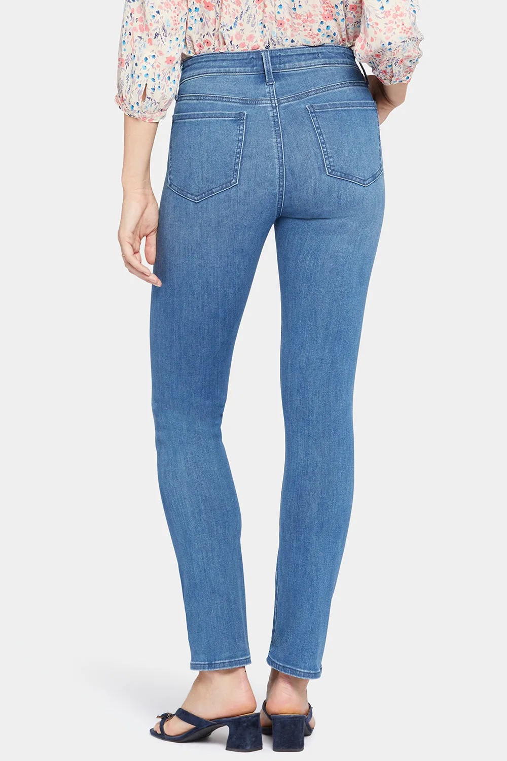 Le Silhouette Sheri Slim Jeans In Tall - Stunning