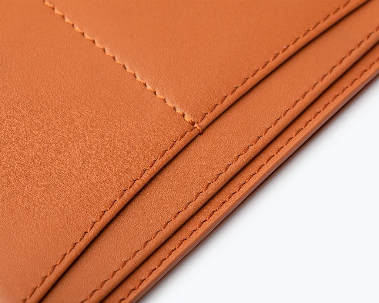 LEATHER PASSPORT HOLDER - THE ESSENTIAL COLLECTION