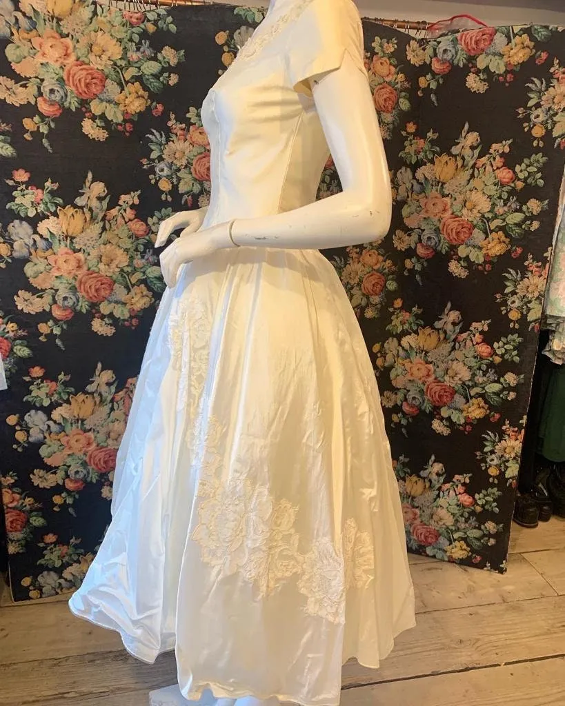 Stunning early 60's button back wedding dress