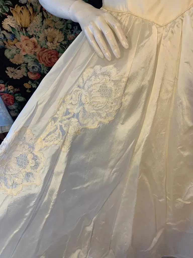 Stunning early 60's button back wedding dress