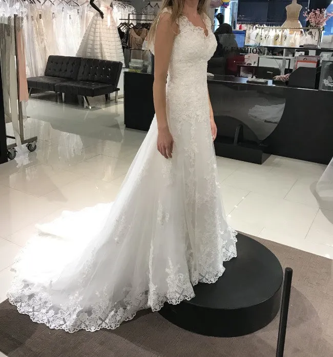 Stunning Sleeveless V Neck Sweep Train Lace Wedding Dresses