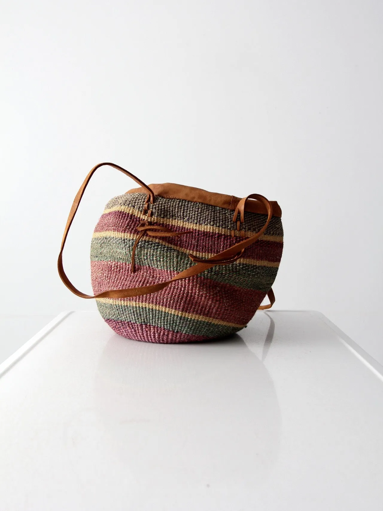 vintage sisal shoulder bag with leather closure