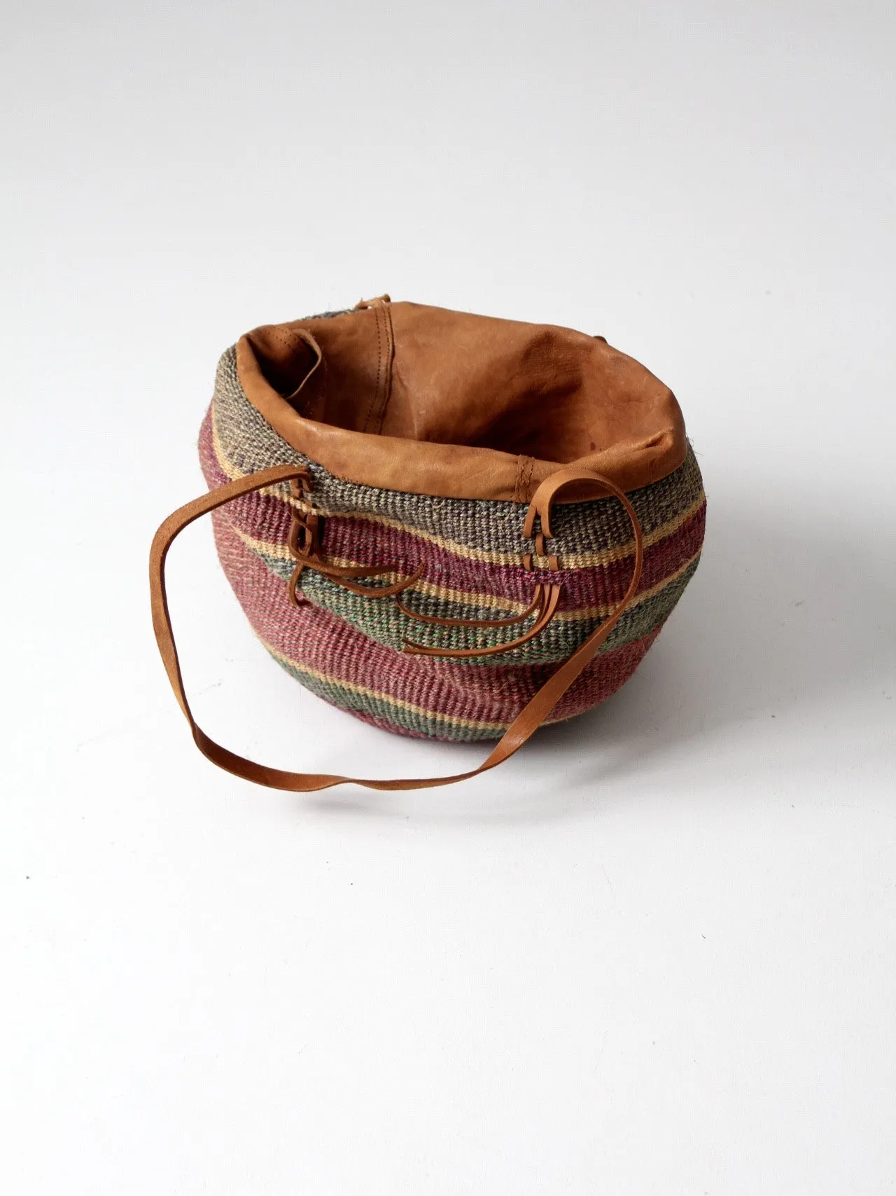 vintage sisal shoulder bag with leather closure